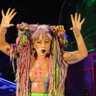 Lady Gaga gronde ses fans pendant un concert