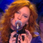 Emji chante "Toboggan" en live