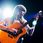 Lou Doillon repart sur les routes