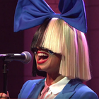 Sia chante "Alive" au SNL : puissant !