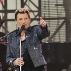 J. Hallyday chante La Marseillaise en concert