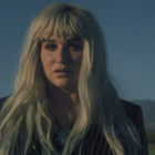 Kesha signe un "Hymn" : regardez !