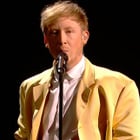 Eddy de Pretto rend hommage à Aznavour