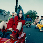 Billie Eilish dévoile le clip déjanté de "Bad Guy"