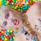 Miley Cyrus en mode disco avec "Midnight Sky"