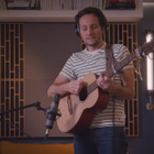 Vianney chante "Beau-papa" en acoustique