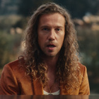 Julien Doré reprend Mylène Farmer : le clip !