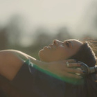 Amel Bent : son nouveau clip lumineux !