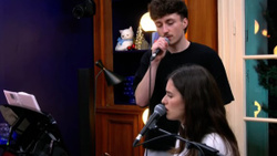 Léo et Jeanne chantent un duo inédit pour les fans