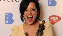 Lily Allen travaille sur un nouvel album studio