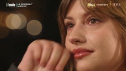 Marine fond en larmes en pleine interview