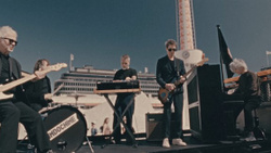 Indochine : le clip "Sanna sur la croix"
