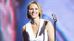Lorie de retour avec "Une minute"