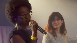 Marguerite et Ebony chantent en duo pour son premier concert
