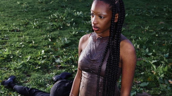 Ebony se la joue "Kill Bill"