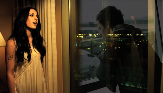 Marie Mai & Simple Plan : le clip "Jet Lag"
