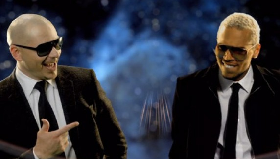 Pitbull et Chris Brown : le clip "International Love"