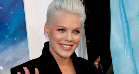 Des fans de Chris Brown ont menacé Pink