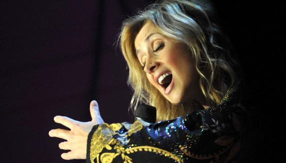Lara Fabian dévoile le titre "Deux ils, deux elles"