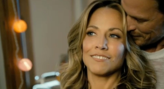 Sheryl Crow presque à la plage pour "Easy"
