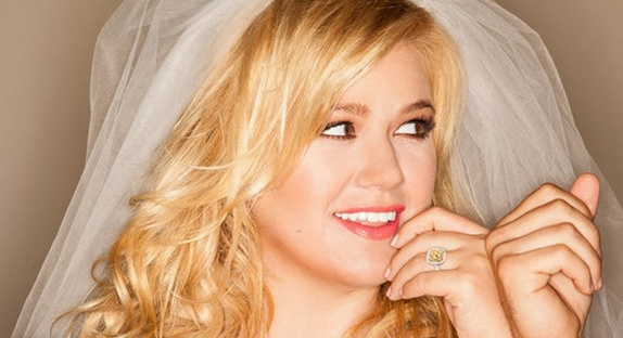 Kelly Clarkson : écoutez son single "Tie It Up" !