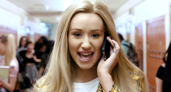 Iggy Azalea et Charli XCX s'unissent pour "Fancy"