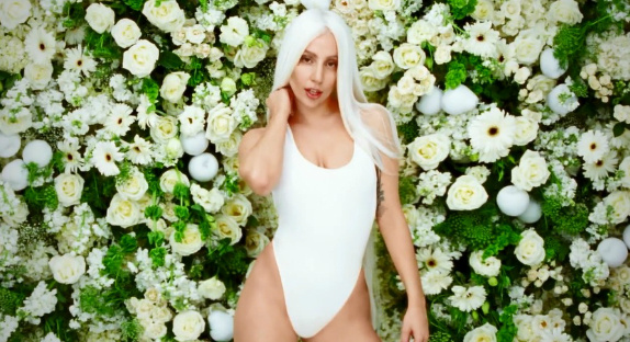 Lady Gaga règle ses comptes dans "G.U.Y."
