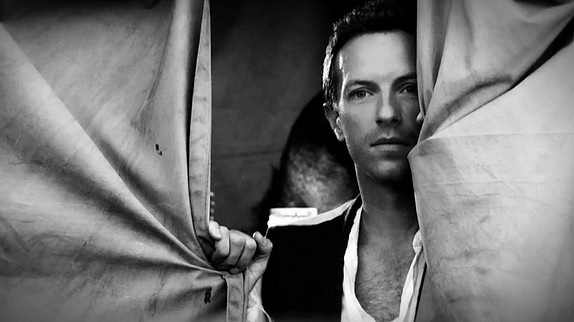Coldplay dévoile le clip romantique de "Magic"