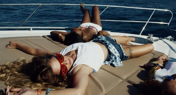 Cheryl Cole s'éclate "I Don't Care" : le clip