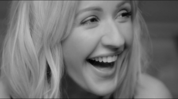 Ellie Goulding dévoile le clip "Army"