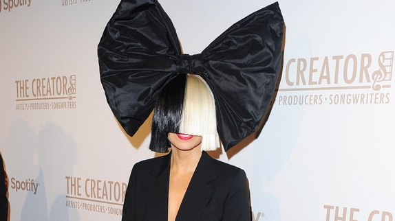 Sia réenregistre "Unstoppable" : écoutez !