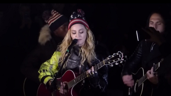 Madonna donne un concert surprise à New York