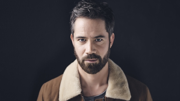 Emmanuel Moire en interview sur l'Eurovision