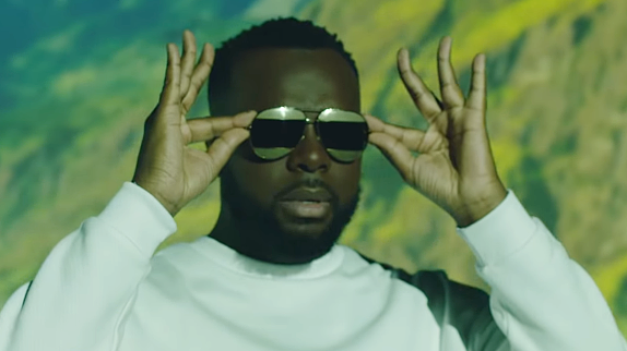 Maître Gims s'engage avec "Le pire"