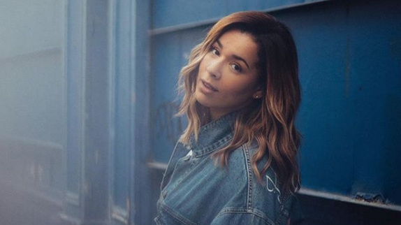 Chimène Badi en interview sur l'Eurovision