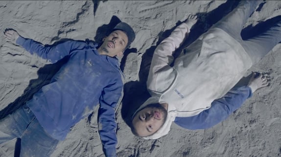 Bigflo et Oli s'envolent "Sur la lune"