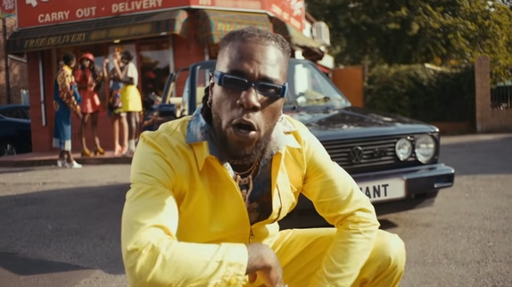 Burna Boy nous ambiance avec "Pull Up"