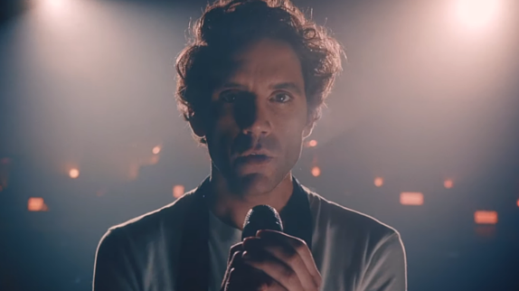 Mika à New York pour "Tomorrow"