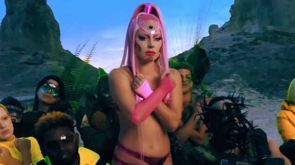 Lady Gaga : premières images de "Stupid Love"