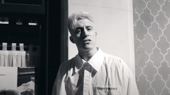 Loïc Nottet se met à nu avec "Mr/Mme"