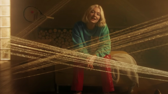 Astrid S se libère avec "It's Ok If You Forget Me"