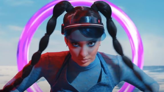 Faouzia s'impose avec son tube "Hero"