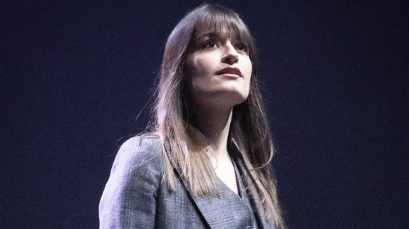 Clara Luciani : pourquoi elle refuse les selfies ?