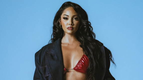 Wejdene renoue avec le R&B sur "Terminer"