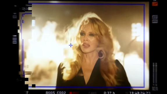 Kylie Minogue pète les plombs en plein tournage