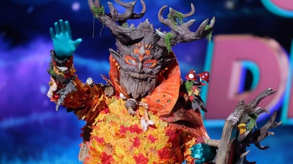 Mask Singer : on a démasqué le nouvel enquêteur !