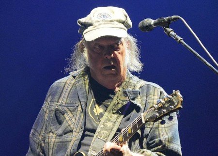 Neil Young annule ses concerts en France