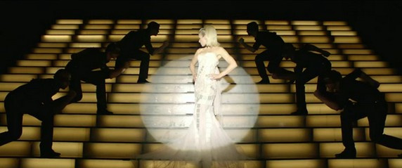Lorie : les premières images du clip "Dita"