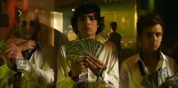 PZK dilapide son "Money Money" dans un clip