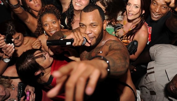Flo Rida : écoutez son single "Run" feat. RedFoo